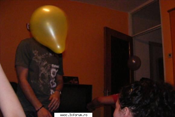 yo la un party..... nush cum m-a da' mi-a facut o fatza de balon! poze haioase ale membrilor