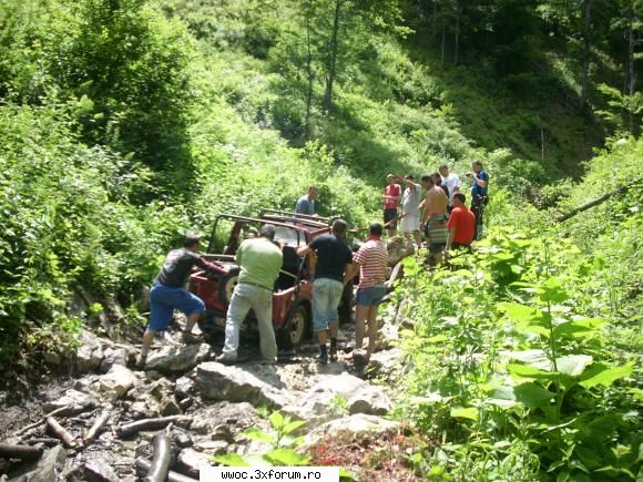 pai eu credeam ca sunt masuri de prim ajutor offroad
ce se face cand ramane masina in namol  sau