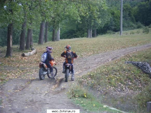 - Iesire mocirloasa la Malul Alb - Motociclistii fac repede un "traseu" - Intalniri la sfarsit de saptamana