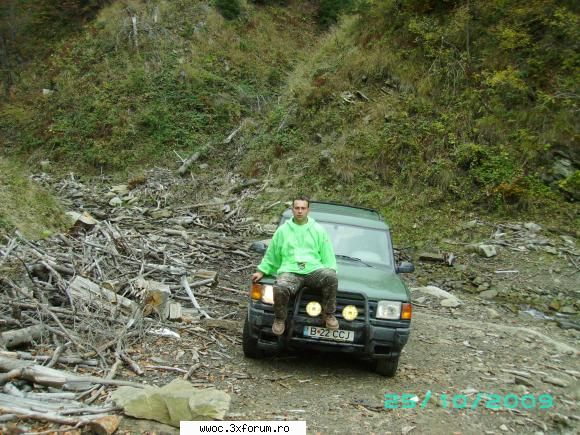LAND ROVER DISCOVERY ,98,4000 v8i,lada niva 'balsoi' - cap de drum k pozele de - Prezentare masini