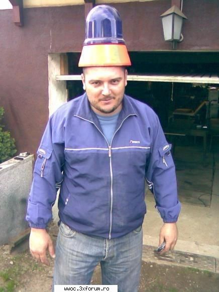 imi permit sa postez una si din partea poze haioase ale membrilor forumului