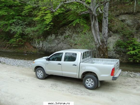 Toyota Hilux - Urmeaza un sport lid si cuva pentru bena - Prezentare masini